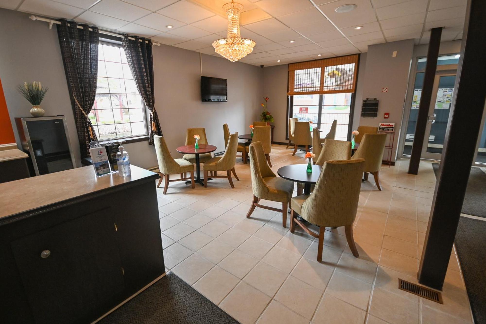 Le Voyageur Inn Mattawa Buitenkant foto