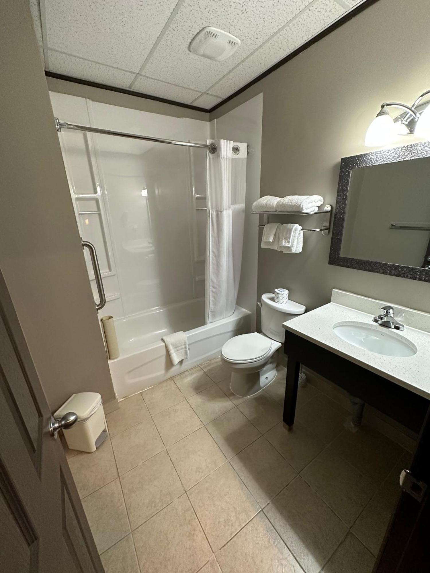 Le Voyageur Inn Mattawa Buitenkant foto