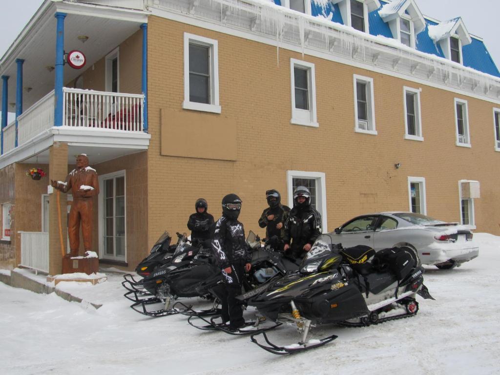 Le Voyageur Inn Mattawa Buitenkant foto