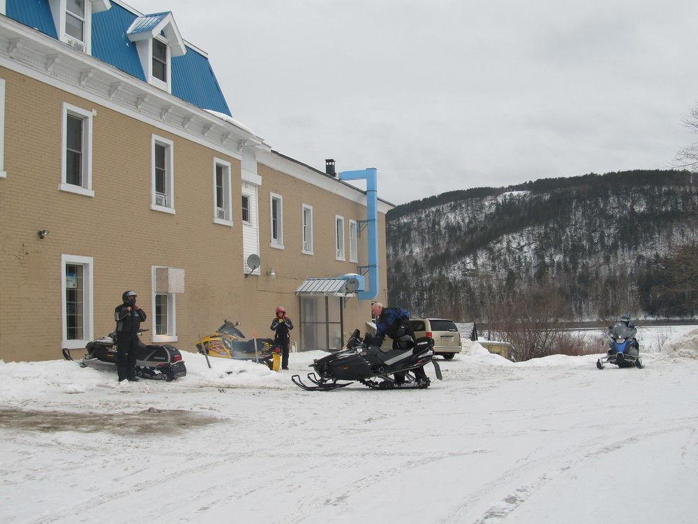 Le Voyageur Inn Mattawa Buitenkant foto